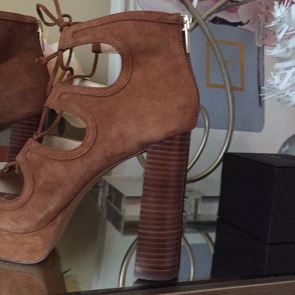 VINCE CAMUTO Genuine Suede Heels - Picture 3 of 9